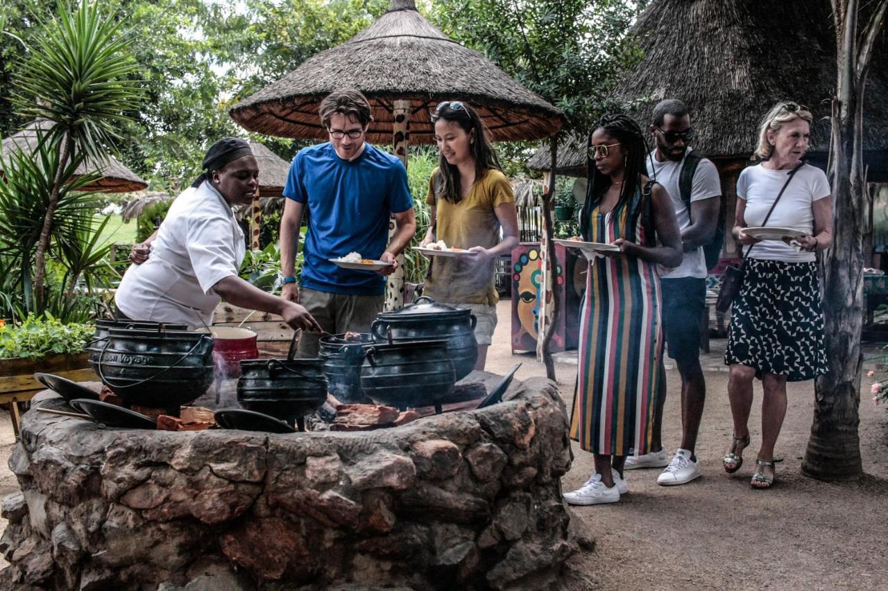 Хостел Lebo'S Soweto Backpackers Экстерьер фото