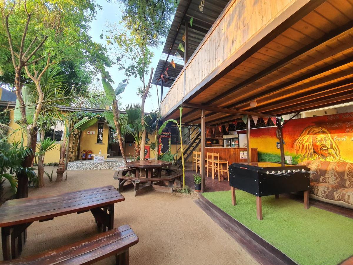 Хостел Lebo'S Soweto Backpackers Экстерьер фото