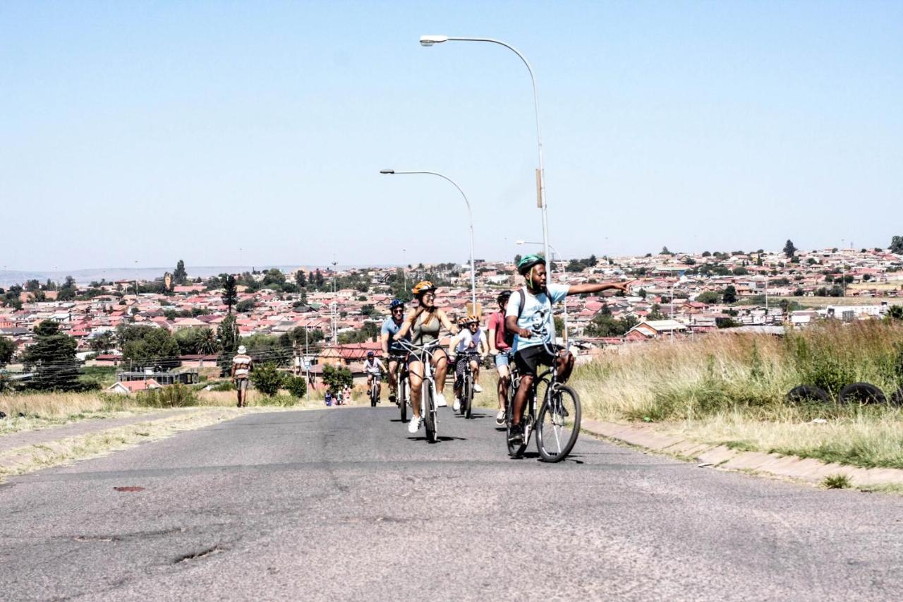 Хостел Lebo'S Soweto Backpackers Экстерьер фото