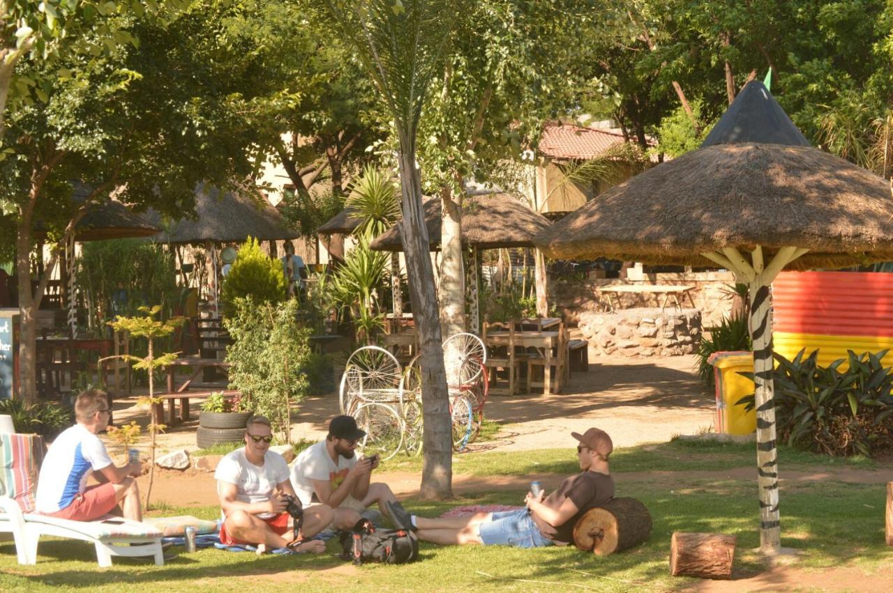 Хостел Lebo'S Soweto Backpackers Экстерьер фото